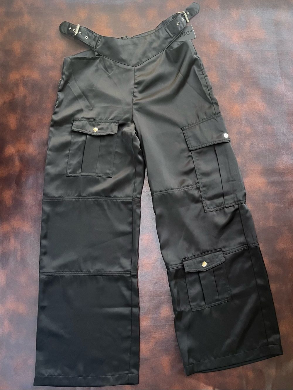 By DYLN GiGi Cargo Pants NWT Side Cut-Outs Silky Feel Buckle Baggy Legs Blk SM